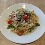 カプリチョーザ - weekly lunch バジリコとモッツァレラチーズのペペロンチーノ