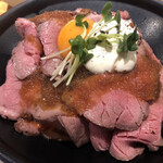 神田の肉バル RUMP CAP - ローストビーフ丼（肉1.５倍は150g）