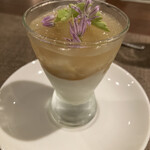 ドゥ・クルール - ホワイトアスパラのムースに、モサエビを乗せて、鯛だしジュレ乗せ