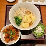 Sekkomon - 【四川セット】
                      選べる麵類『海老ワンタン麵』
                      『ミニ麻婆丼』
                      『サラダ』