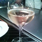 横浜うかい亭 - オーガニック葡萄ジュース（白）。