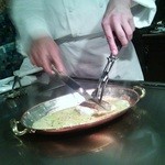 横浜うかい亭 - スズキ調理中。