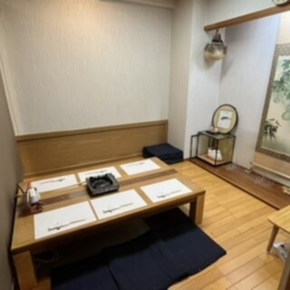 座敷の完全個室完備。上質な和空間はおひとり～団体様まで歓迎