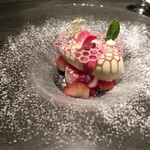 garden - 苺のムース　ハチミツのグラスを添えて