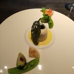 garden - 白身魚のムースリーヌ　キャビア飾り　サフランソース