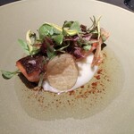 garden - 香川県産にじいろサーモンのプランチャ　ジャガイモとブールノワゼット