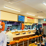 Takahashi Chuka Soba Ten - ◎店内はカウンター席が12席とテーブル小上がりがあり、席数は30席。