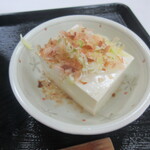 三喜食堂 - うどんとベストマッチの冷や奴