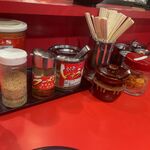 ラーメン 環2家 - 調味料いっぱいでカスタマイズ楽しめます