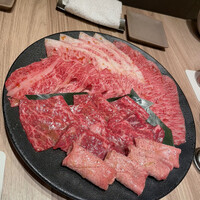 焼肉うしごろ 新宿三丁目店 - 