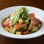 smoked salmon and avocado salad