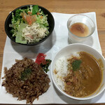 オオグシ 加哩堂 - アミ炒飯とチキンカレーセット1300円