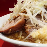 ラーメン二郎 - 豚の厚み
