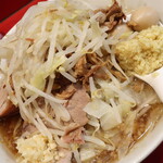 ラーメン二郎 - ラーメン半分＋ニンニク少し＋ショウガ半分