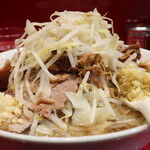 ラーメン二郎 - ラーメン半分＋ニンニク少し＋ショウガ半分