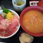 Gurume Tei - まぐろづくし丼、特製お味噌汁（海老）