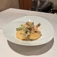 四川豆花飯荘 東京店 - エビチリマヨネーズ。通常のマヨネーズ炒めにアクセントの辛味