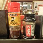 Marugame Seimen - 卓上のだし醤油です