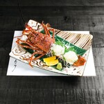Nakamori - 伊勢海老は、
      身が非常に豊かで濃厚な味わいが特徴で、プリプリとした食感も楽しめます。
      
      伊勢海老は、味わいを最大限に引き出すために、素材の鮮度にこだわり、熟練の職人によって調理されます。一般的には、焼き物や蒸し物、天ぷらなど様々な調理方法がありますが、そのどの料理でも、伊勢海老の旨みを存分に味わうことができます。
      
      またお造りの後も汁物、唐揚げなど二度三度なかもりではお楽しみ頂けます。