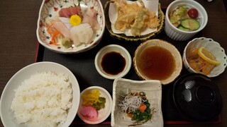 Men Sushi Tabe Dokoro Ichiyoshi - 一吉御膳1,700円。なかなか豪勢。