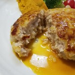 キッチン ブルー グローブ - 鶏肉と長芋のハンバーグの断面