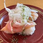 Sushi ro - 焼とろサーモン 生ハム バジルソース　１８０円　(2023/04)