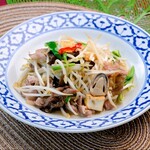 Stir-fried tofu, bean sprouts, and minced pork