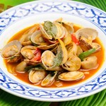 Stir-fried clams and nam prik pao