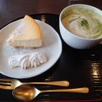 加藤珈琲店  - ニューヨークチーズケーキ 抹茶カフェオレセット（836円税込）