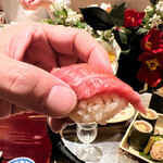 銀座 しのはら - 中トロの握り