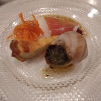 セサンパ - 前菜　エスカルゴ　生ハムと玉葱のキッシュ　人参のラペ