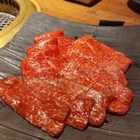 和牛とタン 焼肉 とみ 新橋本店 - 特製和牛3種