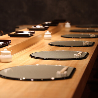 こだわりの豪華絢爛な店内。大切な人とのお食事を当店で。