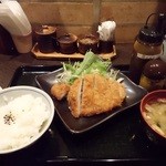 ロースカツ定食680円