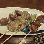 阿うん 博多串焼きの店 - 砂ずり、しそ巻き、オクラ、レバー（シロ）