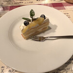 フライング ピッグ - デザート・黄桃とはちみつレモンのショートケーキ