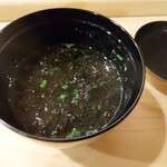 鮨 大門 - 海苔の赤だし