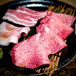 焼肉もとやま - 上タン塩、三元豚カルビ、三元豚トントロ