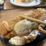 キッチン あずま - 甘辛いタレと、自家製タルタルソースとのマリアージュ
      めっちゃおいしいんです