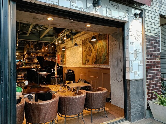 Cafe &amp; Livespot FJ's photo 4