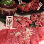 あか牛焼肉専門 和牛一頭流 肉萬 - 