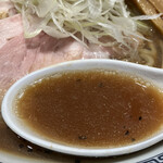 富喜製麺研究所 - 滋味深く味わい抜群のスープ