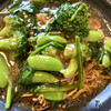 Hamayuu - 緑野菜のあんかけ焼きそば