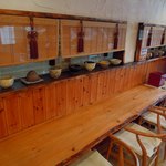 御食事 ゆにわ - 器がおいてありますが、提供されたのは全部白い器