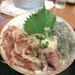 たんぱく大国 - 地魚の三色丼 1380円
            生しらす、生桜えび、あじ