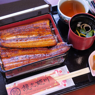 推薦菜品是精選奢侈鰻魚盒飯的奈良醬菜和葡萄花椒