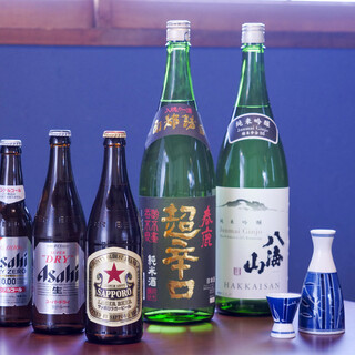 與鰻魚相配的日本酒，以及品牌豐富的啤酒，盡享日式空間。