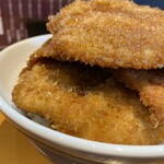 Tonkatsu Tarou - #食べログ的に撮るとこうなる。この衣のきめ細かさがどんつゆ（タレ）との親和性を担保する。