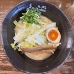 げん家ラーメン - げん家ラーメン 豚骨醤油(920円、真上から)