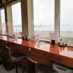 海鮮炉端　うろこ亭 - 海が見えるカウンター席（３席）